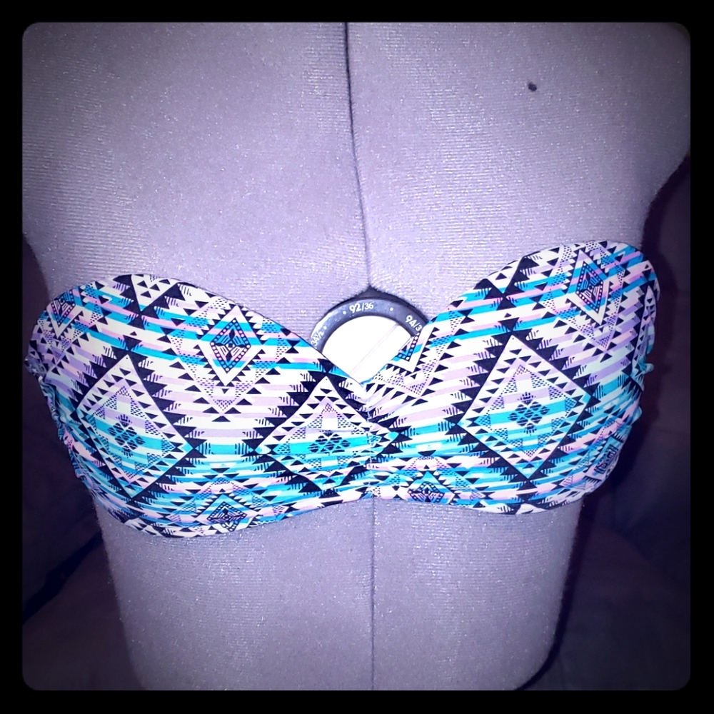🔴 10 for $10. No Boundaries bikini top